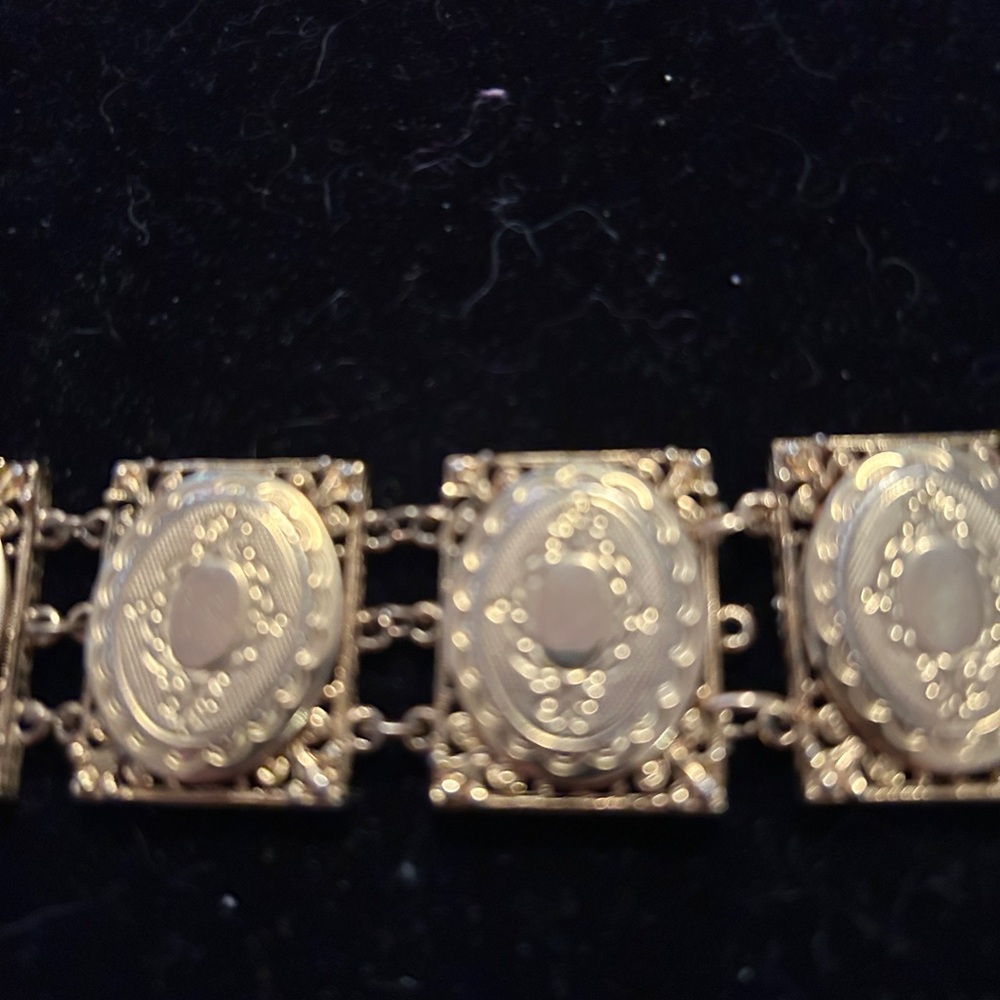 ART CO. locket bracelet gold tone . - Picture 2 of 9